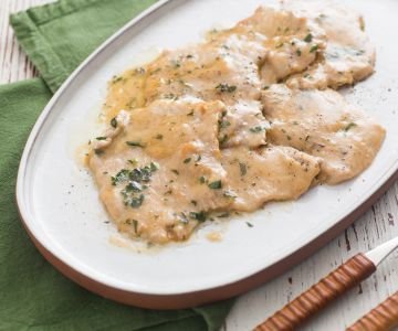 Veal scaloppine with white wine and parsley