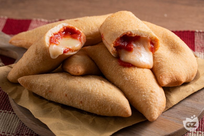 Fried panzerotti (calzone)