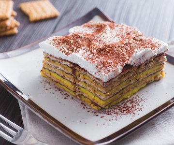 Brick cake (Layered no-bake cake)