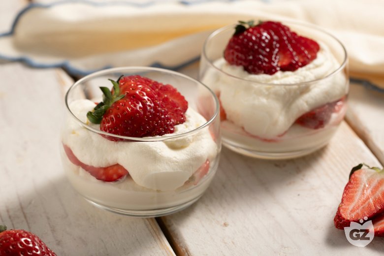Strawberry tiramisu without eggs