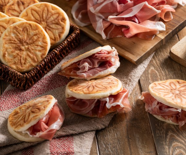 Tigelle with Prosciutto and Crescenza Cheese