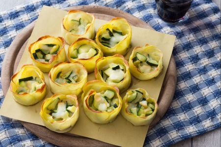 Potato baskets with zucchini and cheese