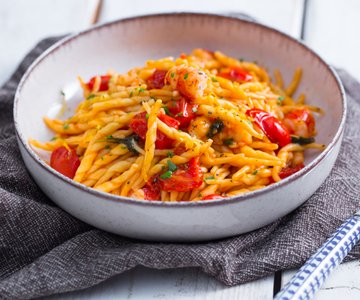 Pasta with Cherry Tomatoes and Shrimp