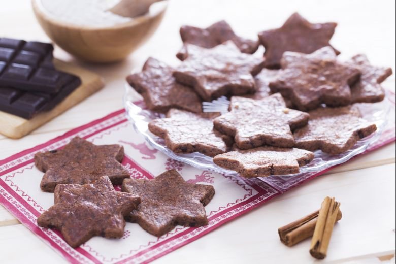 Crunchy Stars with Chocolate and Cinnamon