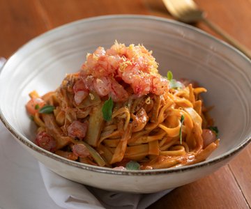 Fettuccine with artichokes and shrimp