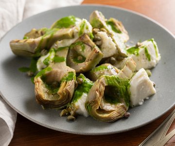 Grilled artichokes with fiordilatte and herb sauce