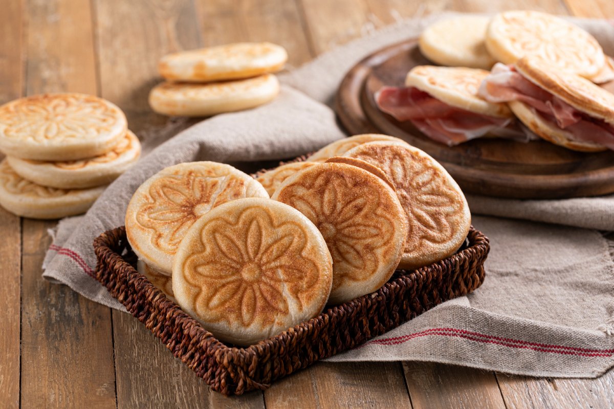 Crescentine or tigelle