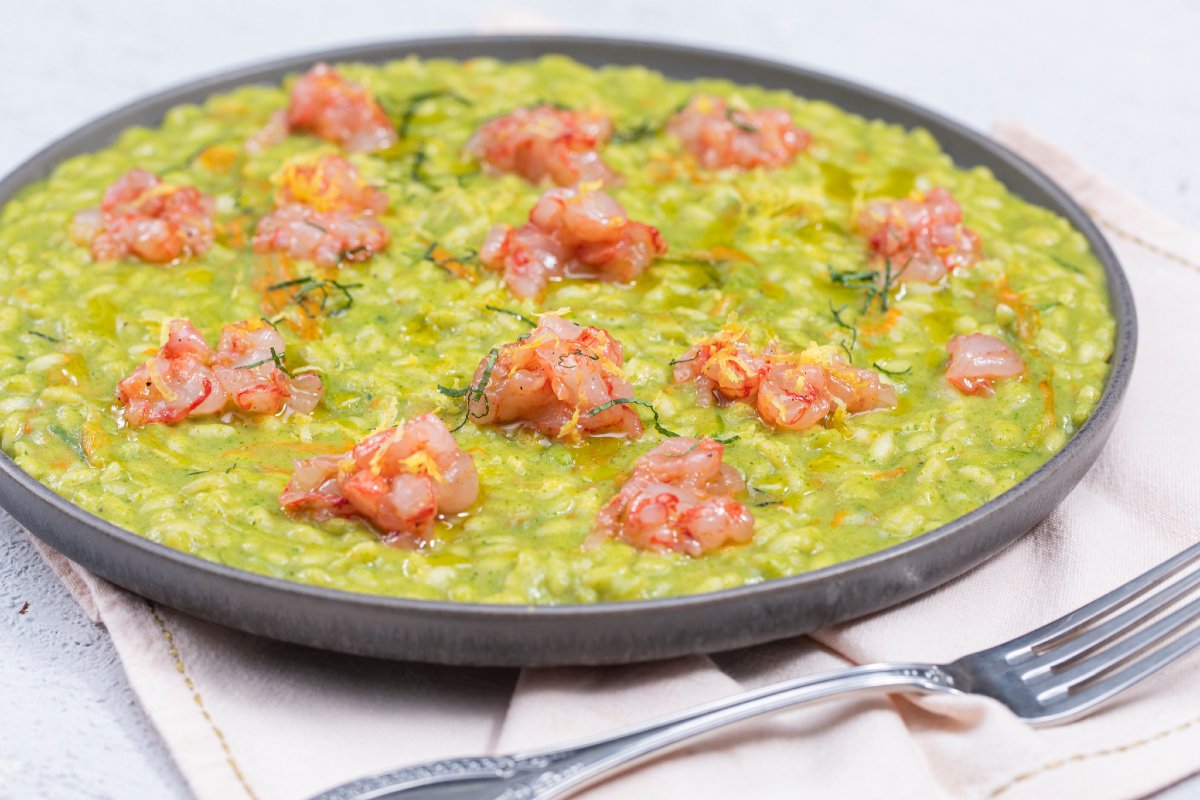 Risotto with zucchini cream and raw shrimp
