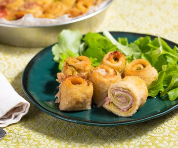 Chicken breast and zucchini rolls