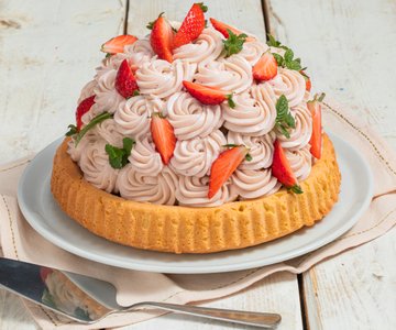 Strawberry Bouquet Cake