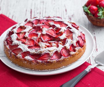Spelt and Strawberry Cake