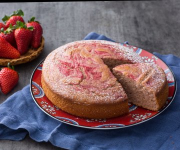 Soft Strawberry Cake