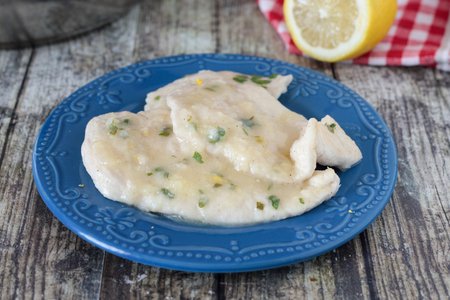 Chicken scaloppine with lemon