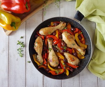 Chicken with olives and peppers