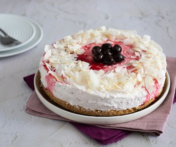 Cheesecake without gelatin with sour cherries and coconut