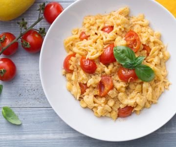 Spatzle with tomato and lemon