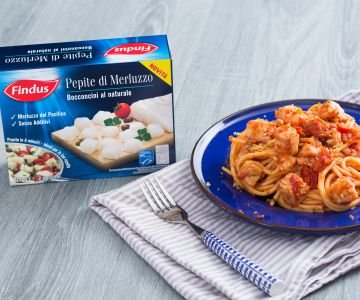 Spaghetti with Sauce, Cod, and Herb Bread