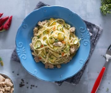 Spaghetti with tuna and zucchini