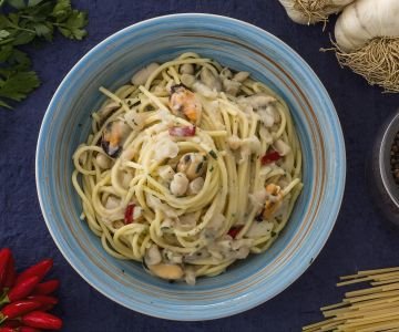 Spaghetti with beans and mussels