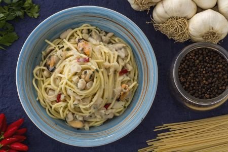 Spaghetti with beans and mussels