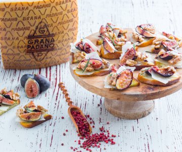 Figs and Grana Padano Crostini