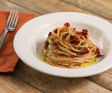 Spaghetti with Crispy Peppers and Breadcrumbs