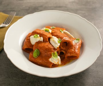 Paccheri with grilled pepper cream and ricotta