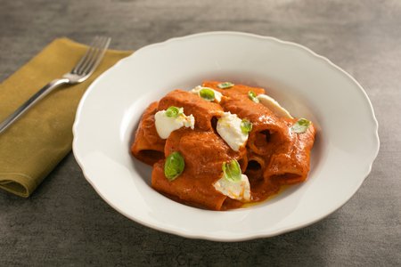 Paccheri with grilled pepper cream and ricotta