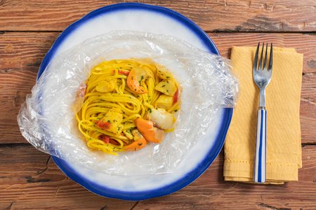 Linguine en papillote with scallops