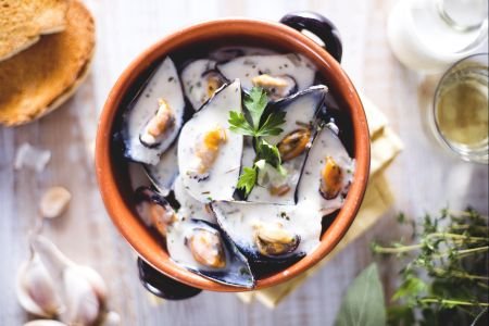 Mussels in White Wine and Cream Sauce
