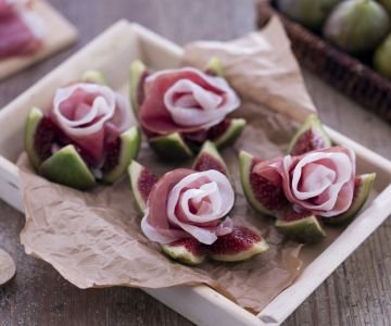 Ham Rosettes on Figs