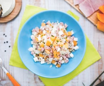 Rice salad with ham and melon