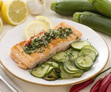 Grilled salmon with parsley sauce