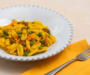 Malloreddus with vegetables, sausage and saffron