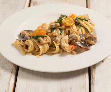 Pasta with clams, shrimp, and samphire