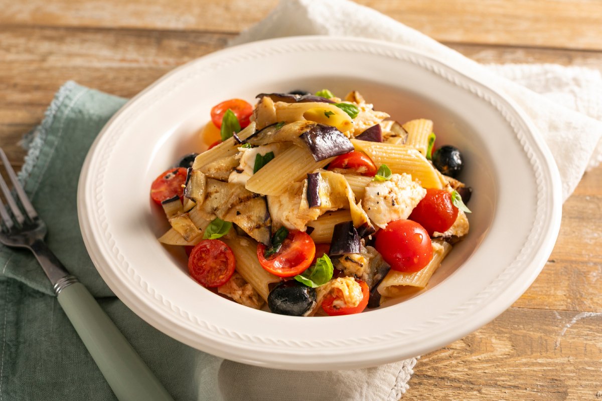 Cold pasta with mozzarella and grilled eggplant