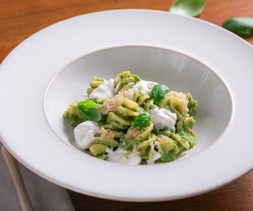 Pasta with green bean pesto, stracciatella, and shrimp tartare