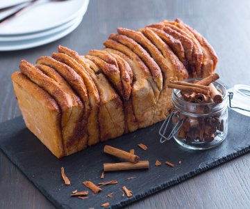 Cinnamon pull apart bread