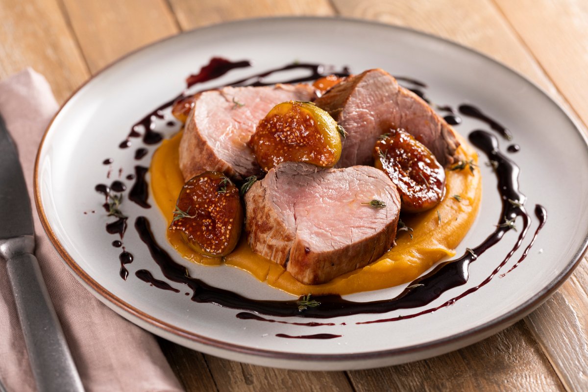 Pork tenderloin with pumpkin and figs