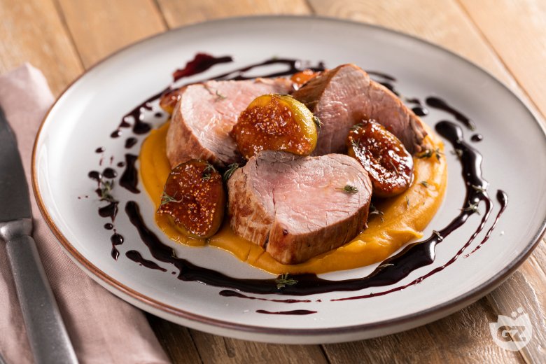 Pork tenderloin with pumpkin and figs