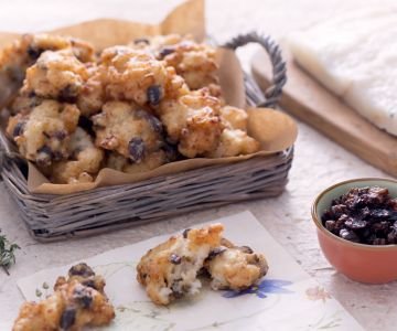 Cod fritters with raisins