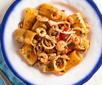 Schiaffoni (or paccheri) with seafood