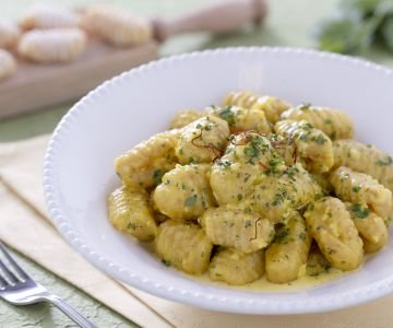Gnocchetti with ham and saffron