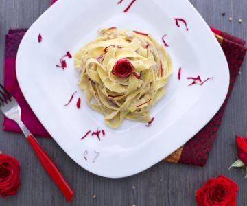 Tagliatelle with rose petals