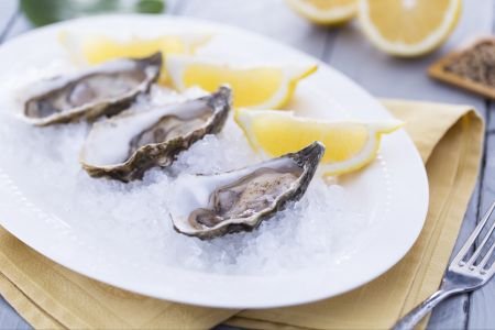 Oysters with Lemon and Pepper