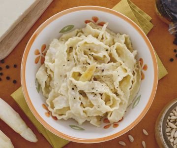 Reginette with white asparagus pesto