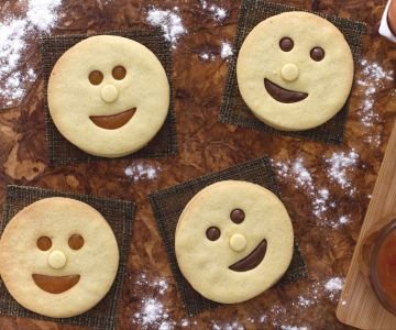 Shortbread Faces with Chocolate and Jam