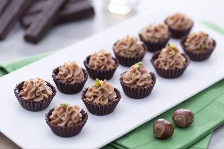 Dark chocolate pralines with mascarpone cream