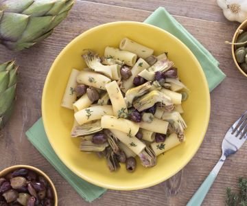 Rigatoni with artichokes, olives, and capers