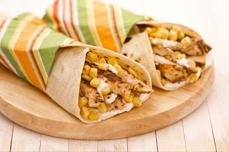 Flatbreads with chicken breasts and corn